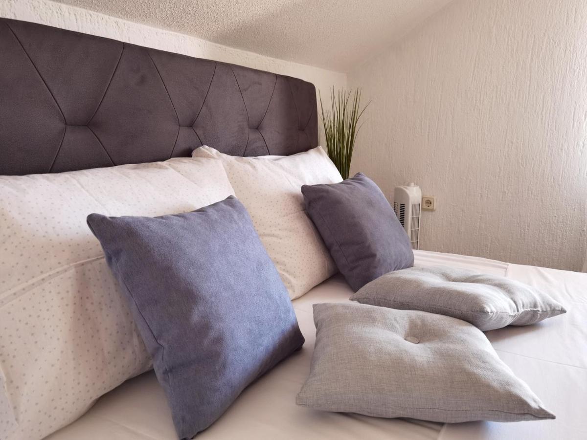 Apartments Slavica Рогозниця Екстер'єр фото