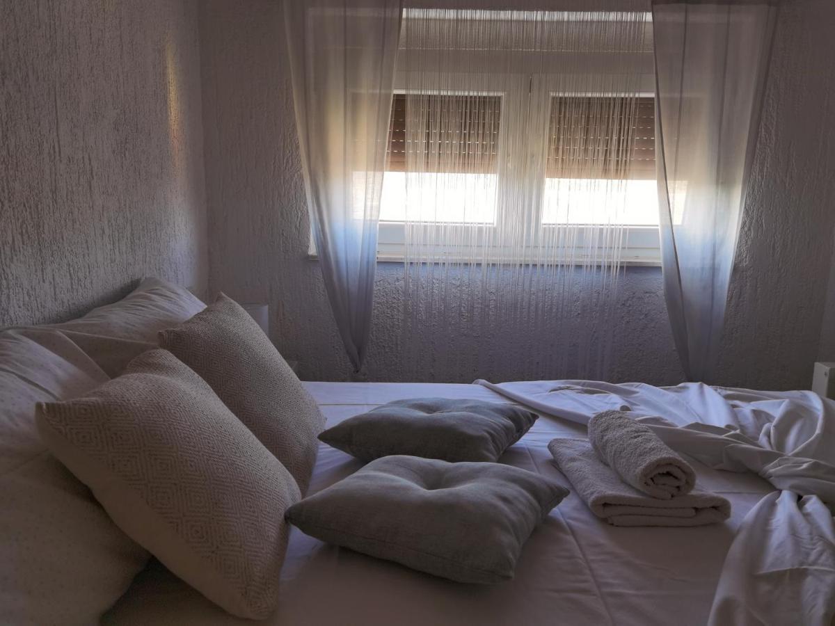 Apartments Slavica Рогозниця Екстер'єр фото