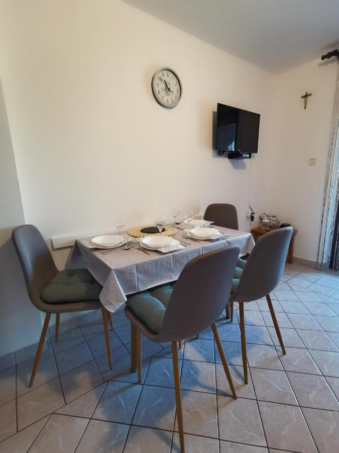 Apartments Slavica Рогозниця Екстер'єр фото