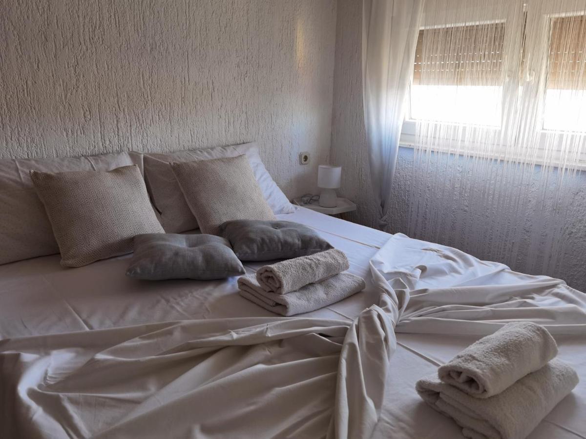 Apartments Slavica Рогозниця Екстер'єр фото